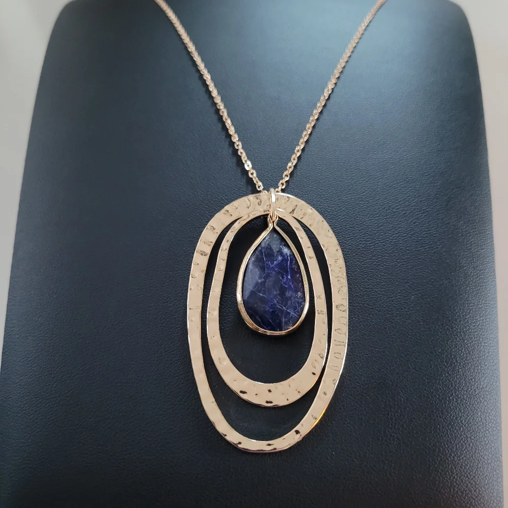 Versona Blue Marbled Teardrop Framed By Hammered Look Gold-tone Ovals Necklace - Picture 4 of 14